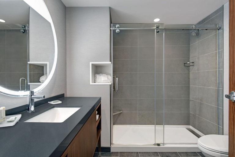 Bathroom 5, Courtyard by Marriott Hamilton, Mercer