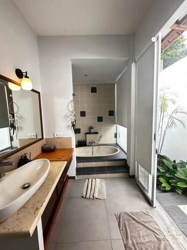 Bathroom, Mamuju guesthouse, Padang