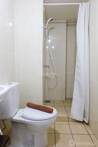 Bathroom 4, Minimalist 2BR Apt at M-Town Residence By Travelio, Tangerang