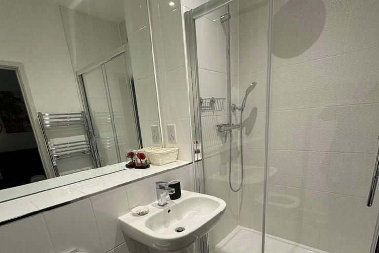Bathroom 5, 1 Bed-sleeps 4-town Centre-10 min to Ascot- Pets, Bracknell Forest