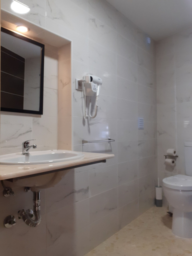 Bathroom 3, Largo da Fonte, Sertã