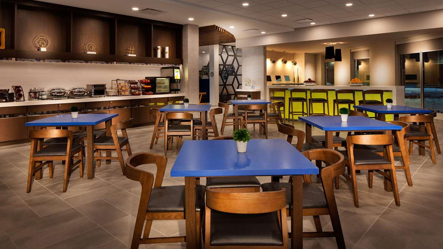 Food & Drinks 5, GLō Best Western Kanata Ottawa West, Ottawa