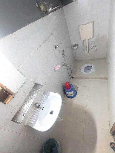 Bathroom 3, Hotel Hoque Tower International, Chittagong