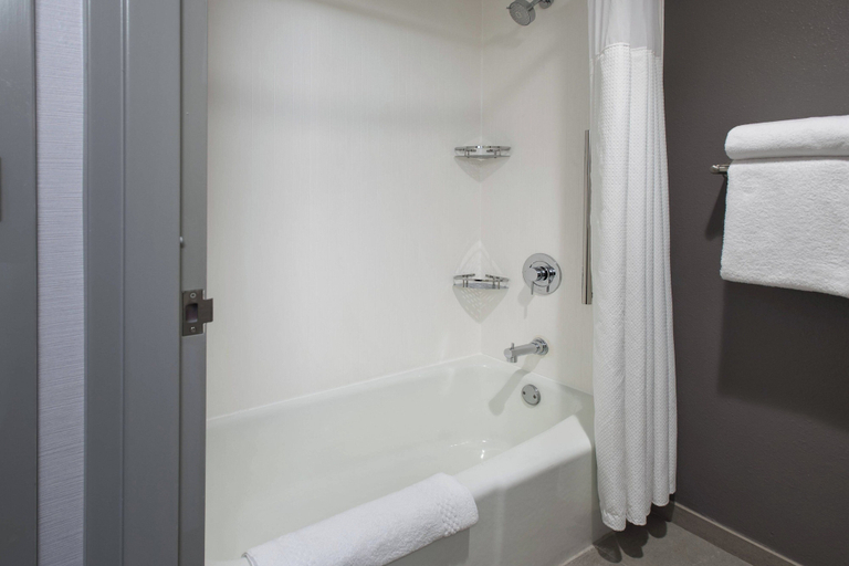 Bathroom 4, Courtyard by Marriott Norwalk, Fairfield