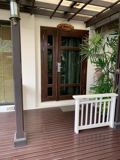 Exterior 10