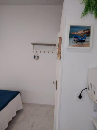 Others 4, JB House, Nazaré