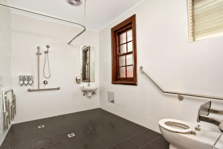 Bathroom, Campsie Hotel, Sydney