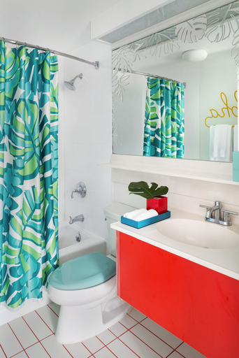 Bathroom 4, Shoreline Hotel Waikiki, Honolulu