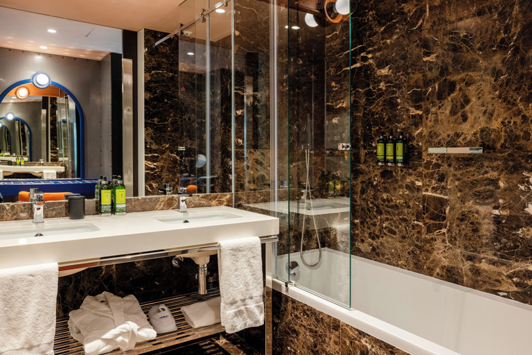 Bathroom 5, Cenica Porto Hotel, Curio Collection by Hilton, Porto