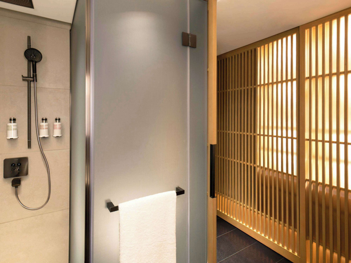 Bathroom 10