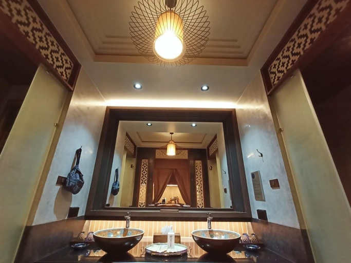 Bathroom 4