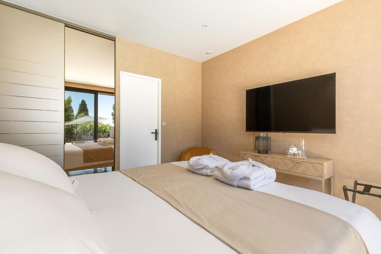 Bedroom 3, La Villa Monarque, Hérault