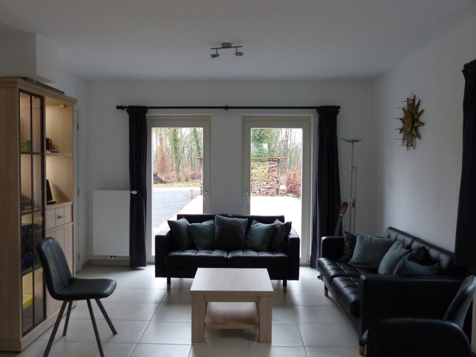 New house on the edge of a large forest, large garden,very quiet, beautiful area, Namur