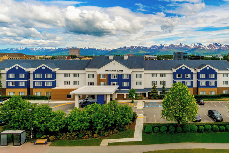 Exterior & Views