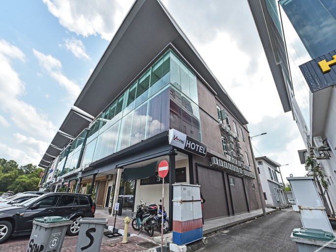 Exterior & Views