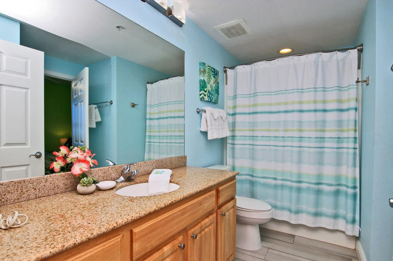 Bathroom 4, Crystal Tower 1602, Baldwin