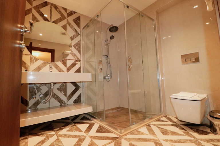 Bathroom 5, Grand Luxury, Merkez