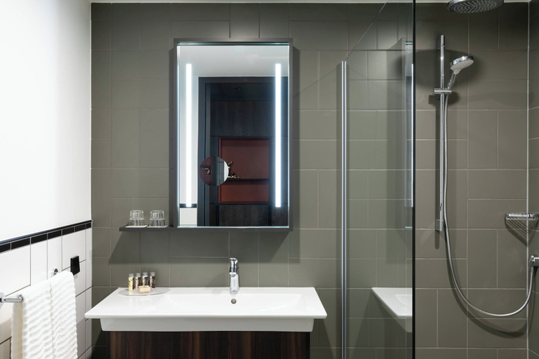 Bathroom 5, Renaissance Amsterdam Schiphol Airport Hotel, Haarlemmermeer