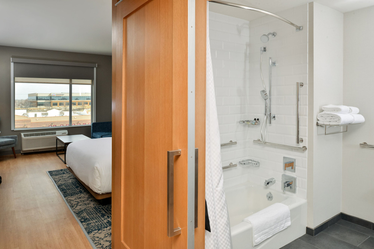 Bathroom 4, Four Points by Sheraton Kansas City Olathe, Kansas City