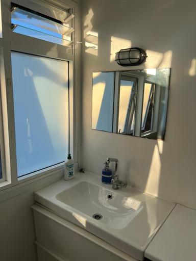 Bathroom 4, Manly Bunkhouse, Sydney