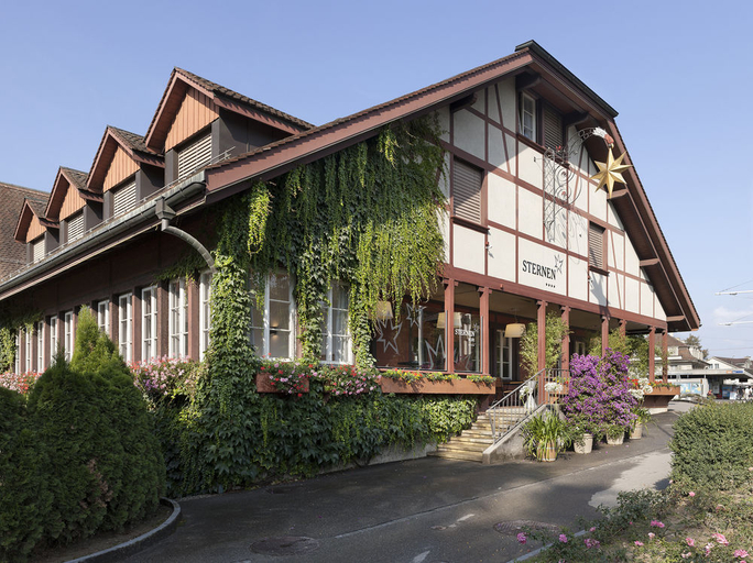 Exterior & Views