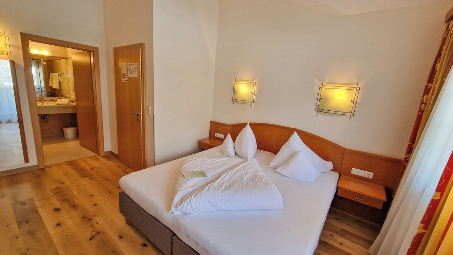 Bedroom 2, Garni Hotel Alpin Scheffau, Kufstein