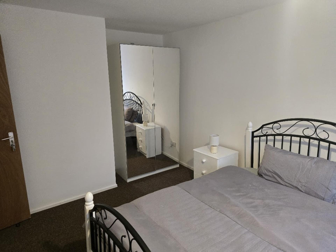 Room 2, Chathamhouse/sleeps7/tv/wifi/freep, Medway