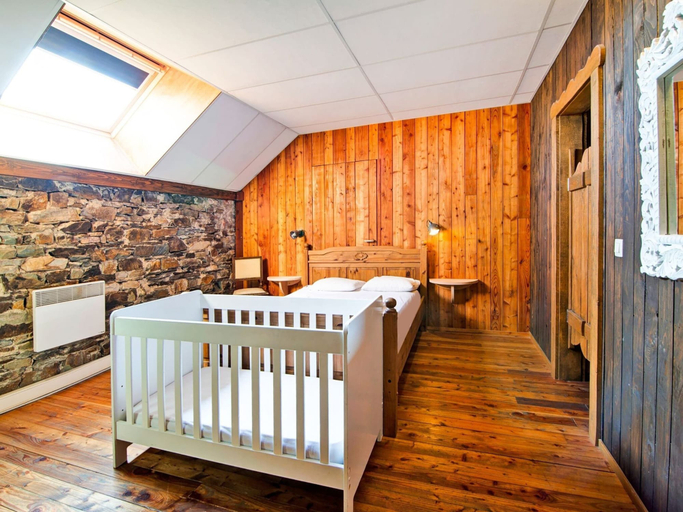 Bedroom 2, Holiday Home in Sourbrodt With Pool & Sauna, Liège