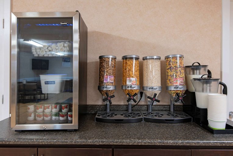 Food & Drinks 5, Travelodge by Wyndham Kamloops Mountview, Thompson-Nicola