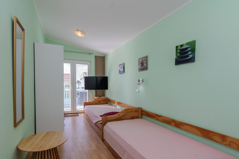Bedroom 2, Apartments Jozef, Vir