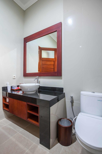Bathroom 5, Vila Shanti Beach Hotel, Denpasar