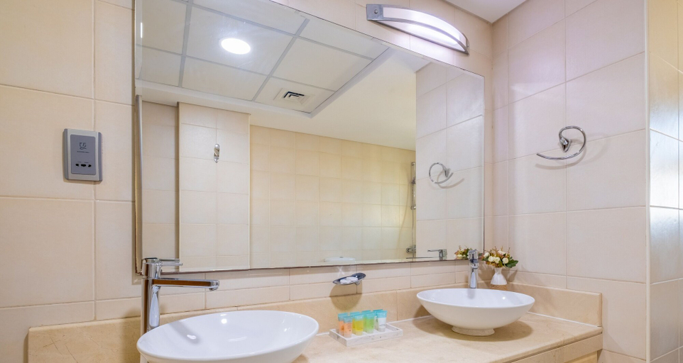 Bathroom 4, LUX The Shoreline Penthouse Suite, Dubai
