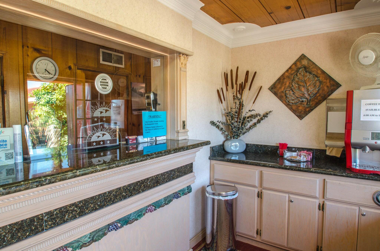 Public Area 2, Economy Inn, Merced