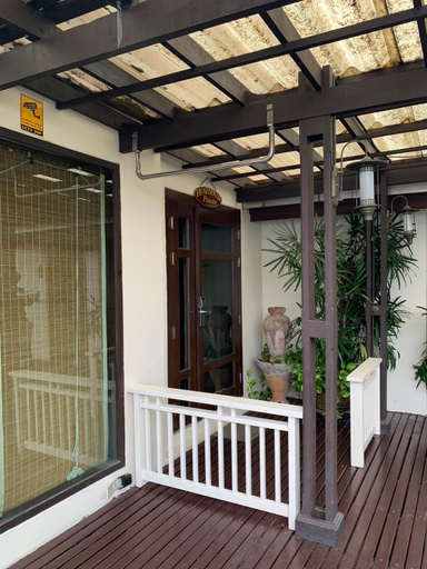 Exterior 11