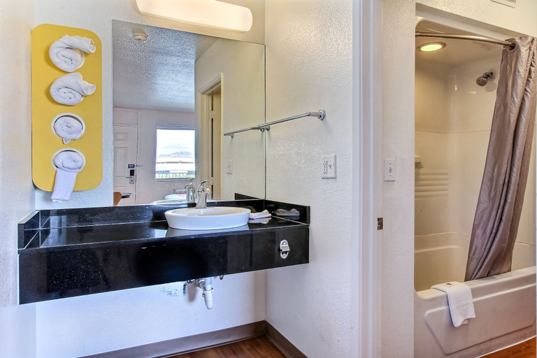 Bathroom 5, Super 8 By Wyndham Santa Clara, Santa Clara