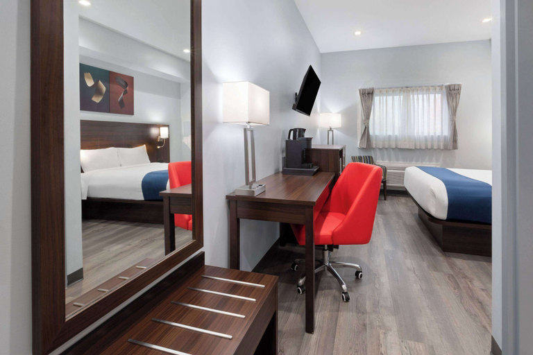 Bedroom 3, Travelodge by Wyndham Cochrane Ontario, Cochrane