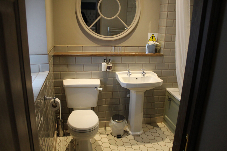 Bathroom 4, Red Dragon Inn, Lancashire