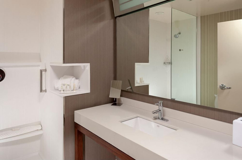 Bathroom 4, Courtyard by Marriott St. Louis West County, Saint Louis