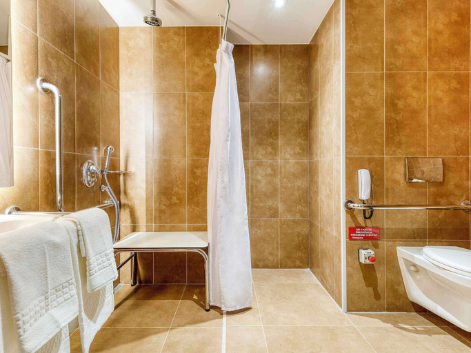 Bathroom 18