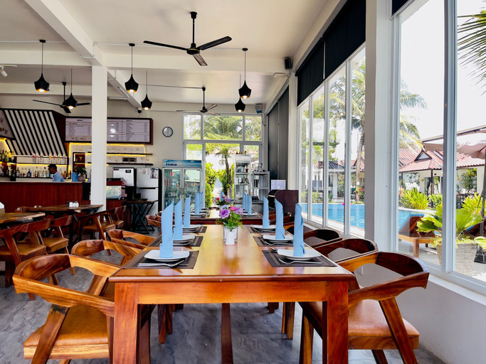 Food & Drinks 5, Sea Breeze Resort, Sihanoukville