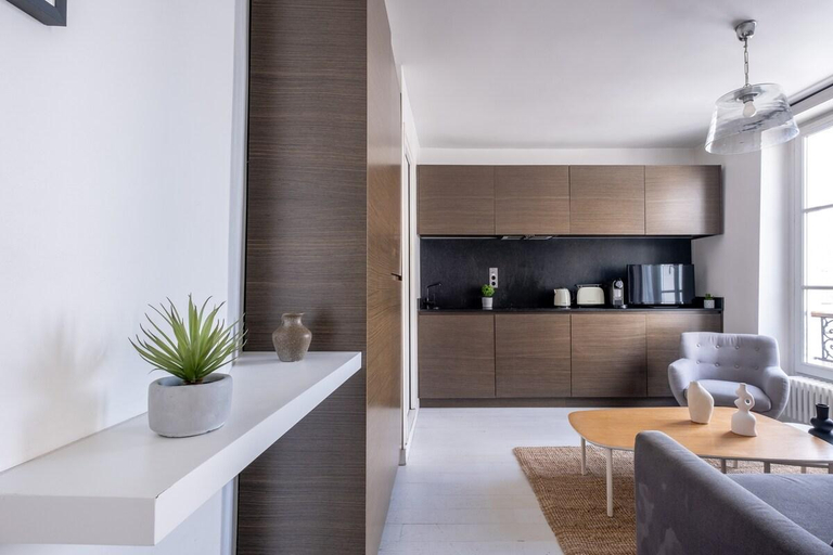 Others 4, Fastueux Appartement au pied de Montmartre, Paris