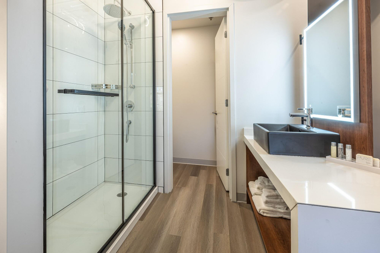Bathroom 4, Hôtel Manoir Vieux-Québec, Communauté-Urbaine-de-Québec