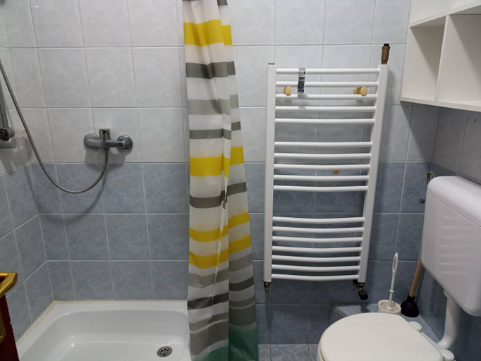 Bathroom 3, Poczko Apartman, Eger