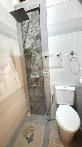 Bathroom 5, Serangan Graha Shanti Guest House, Denpasar