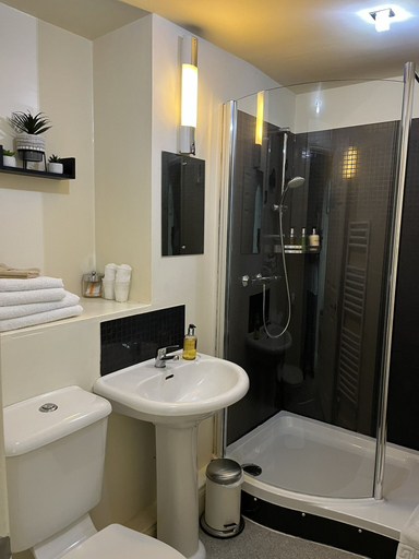 Bathroom 4, Shaftoes Guest House, Northumberland