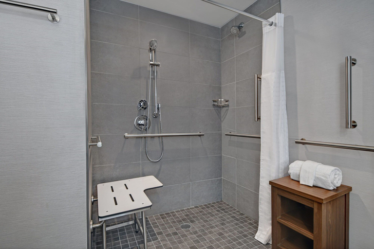 Bathroom 5, Courtyard by Marriott Hamilton, Mercer