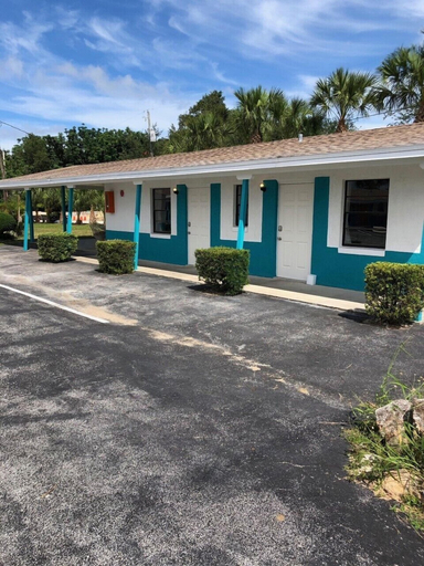 Exterior & Views 2, Bonsai - A Modern Motor Court, Brevard