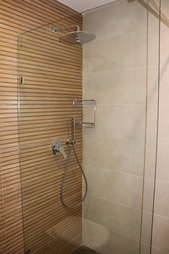 Bathroom 4, Seaside Apartment
