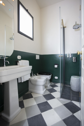 Bathroom 5, Palazzo Presta, Lecce