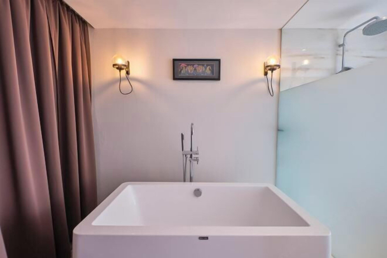 Bathroom 10